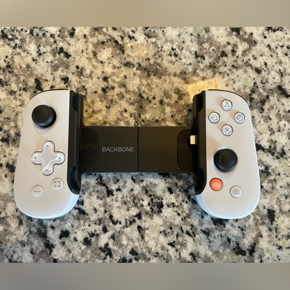 Backbone PS Edition for IPhone - Picture 7 of 11